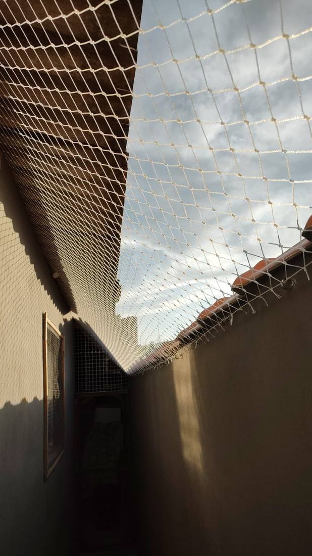 Rede de proteção instalada em cobertura de área externa